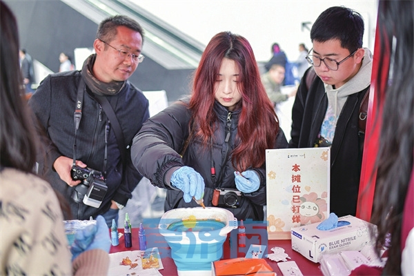 On November 11th and 12th, the ' #HanMeilin Art Experience Market' coincided with an art exhibition, featuring unique projects from four Hanmeilin art museums in Beijing, Hangzhou, and beyond. The event added vibrancy to the 'Han Meilin Art Exhibition' in Jinan. #JinanChina