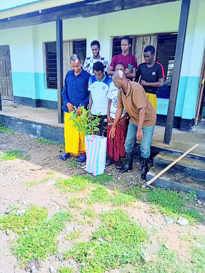 We also joined our communities in #BahatiNjema &amp; #Koreni for the #TreePlantingDay in <a href="/lamu_countyKE/">Lamu County Government</a>.

#GreenSkills4YoungPeople
<a href="/andrewwachiras1/">andrew wachira Mugambi</a> <a href="/suleaisha21/">aisha suleiman</a> <a href="/mariamayoti456/">mariamayoti456@gmail.com</a>
