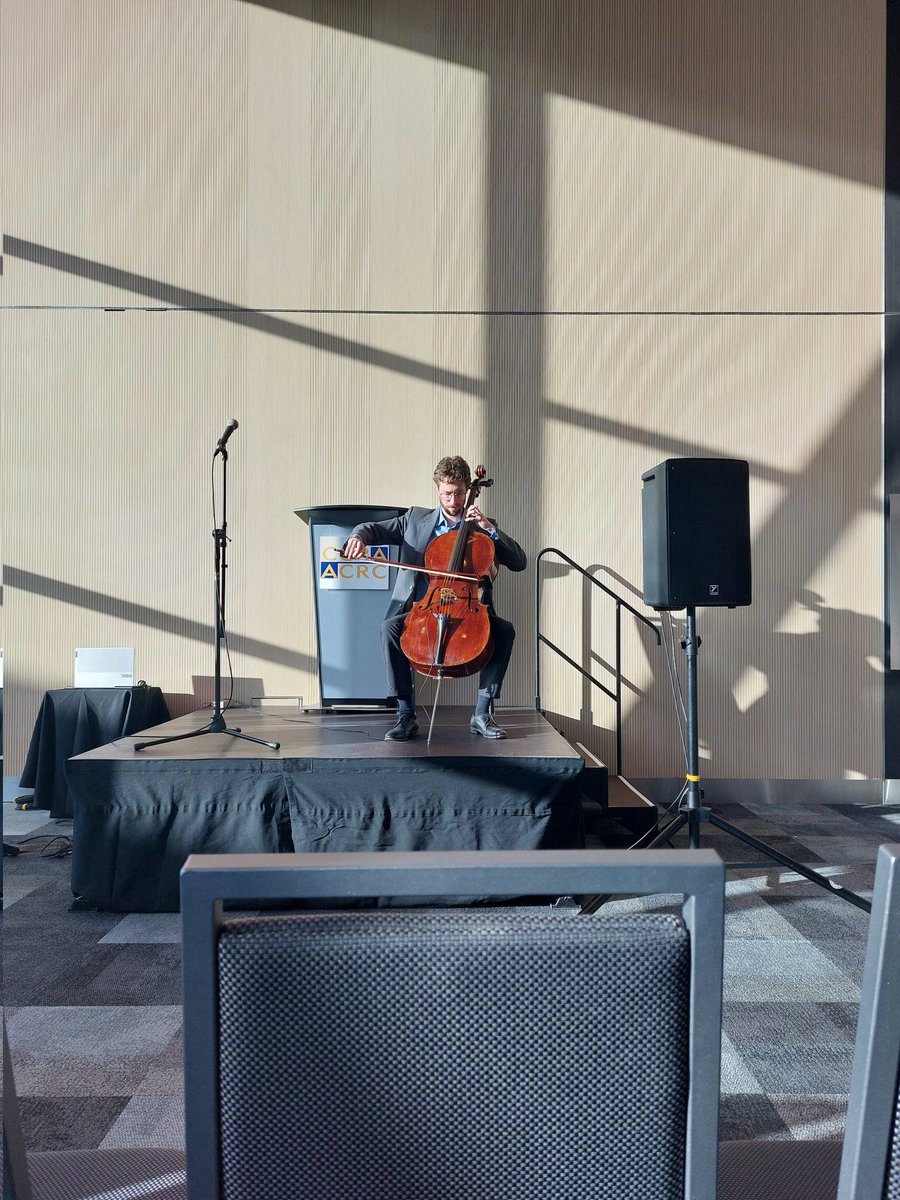 MorlaPhan's tweet photo. Day 2 of #CCRC2023:
Lab photo with the man himself, Terry Fox, cello performance by Ben Marmen, and presentation by Dr. Alicia Viloria-Petit https://t.co/8WxTDxwaqH