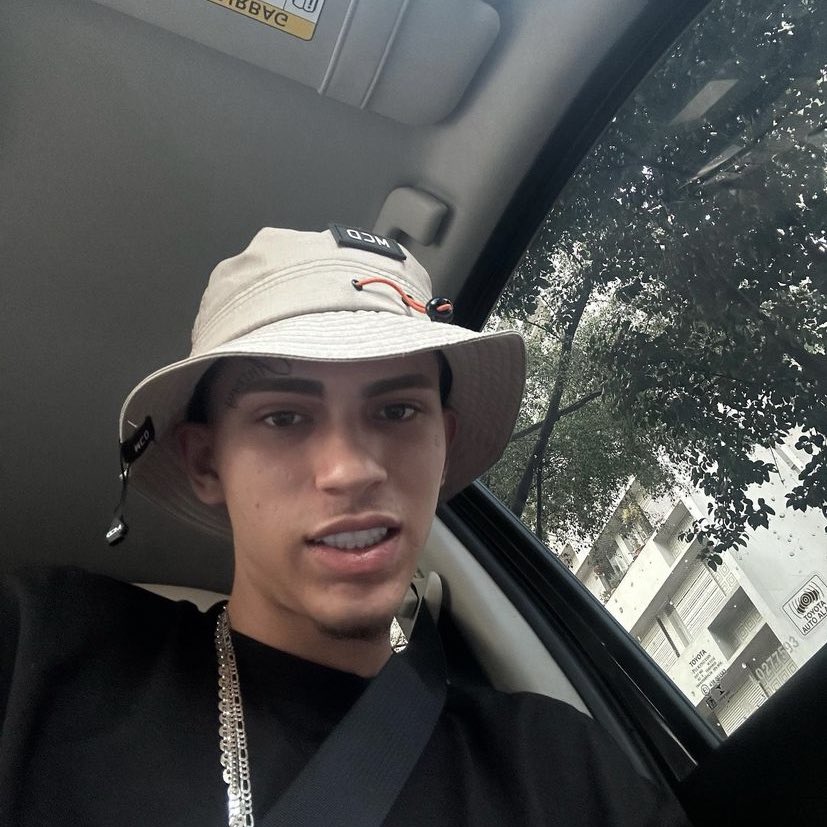 qgdoteto's tweet photo. Brocasito confirma musica com feat do Teto.
‘O escolhido’ vem ai 🪬 https://t.co/GGQRxnMyQk