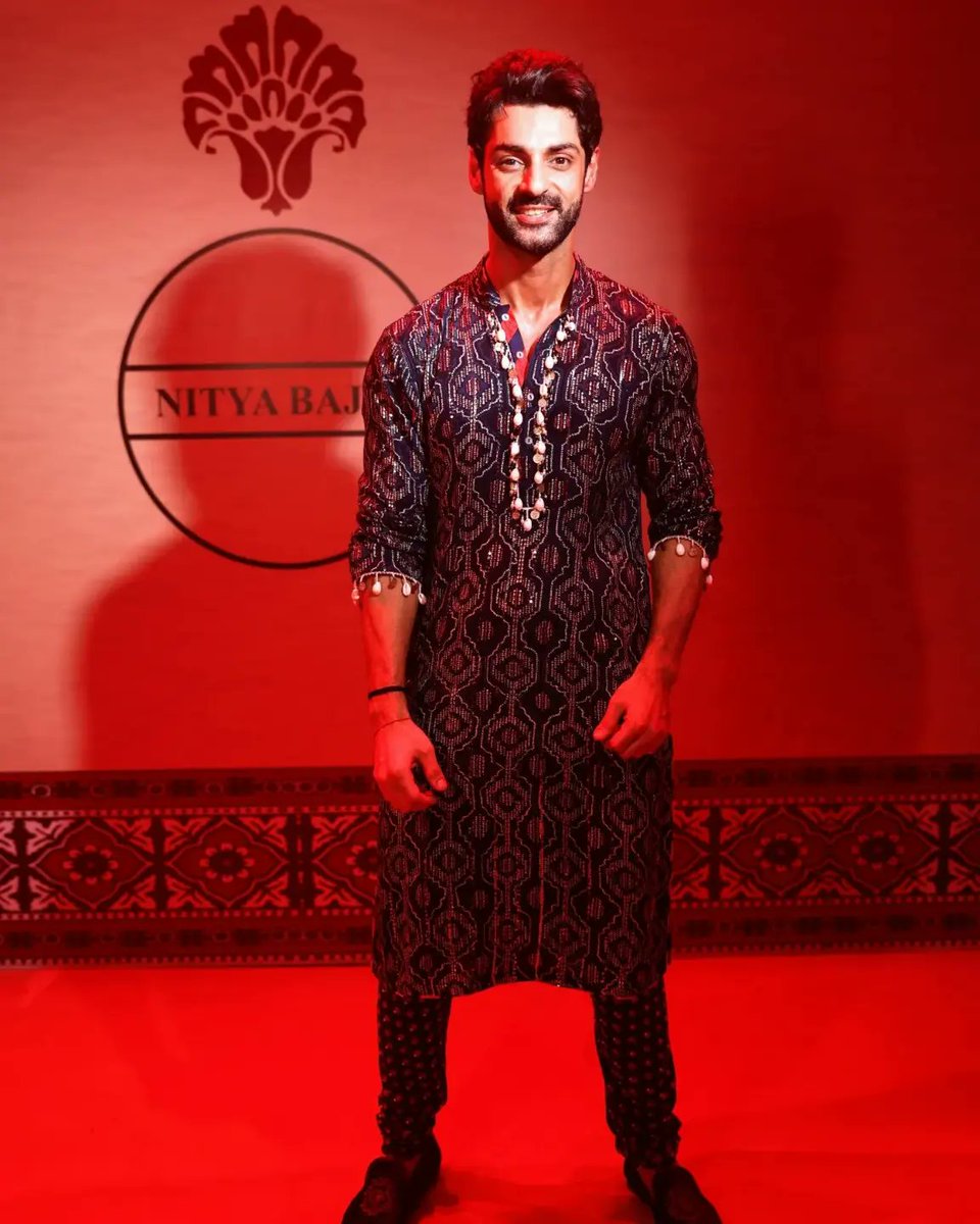 Karan009Wahi_FC's tweet photo. Hottie @karan009wahi sports #ajrakhbynityabajaj sequin kurta set from #NBMan this Diwali
#Karanwahi https://t.co/lkWpLQTCn6