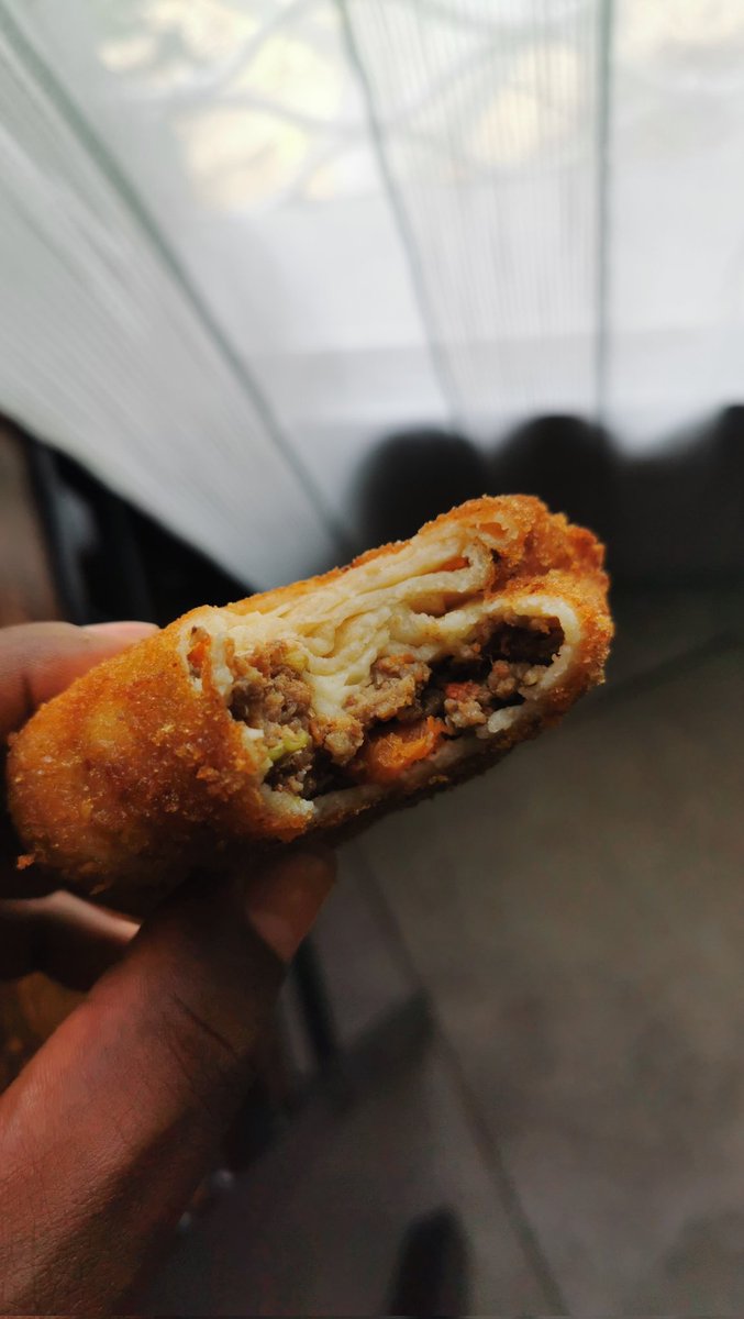 Ledawa's tweet photo. Ma journée a bien commencé. Merci @DelicesMilly pour ce privilège. On t'attend à Douala. On va te suliver. Le pays est doux 👌🏾😋
#TchopIsBae #DCLP
#DOUALACESTLAPUISSANCE https://t.co/XjC6UD7Heh