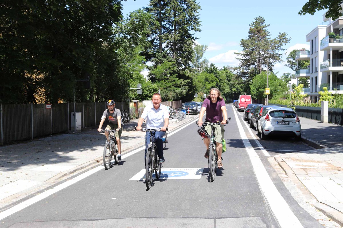 Umweltfreundliches #Mobilitätsverhalten nimmt in #Fürth zu. 2022 hat der sogenannte #Umweltverbund (alle Verkehrsmittel außer Kraftfahrzeuge) gegenüber dem Vorjahr um sechs Prozent zugelegt, wie die infra ermittelt hat. So wart Ihr unterwegs: fuerth.de/verkehr