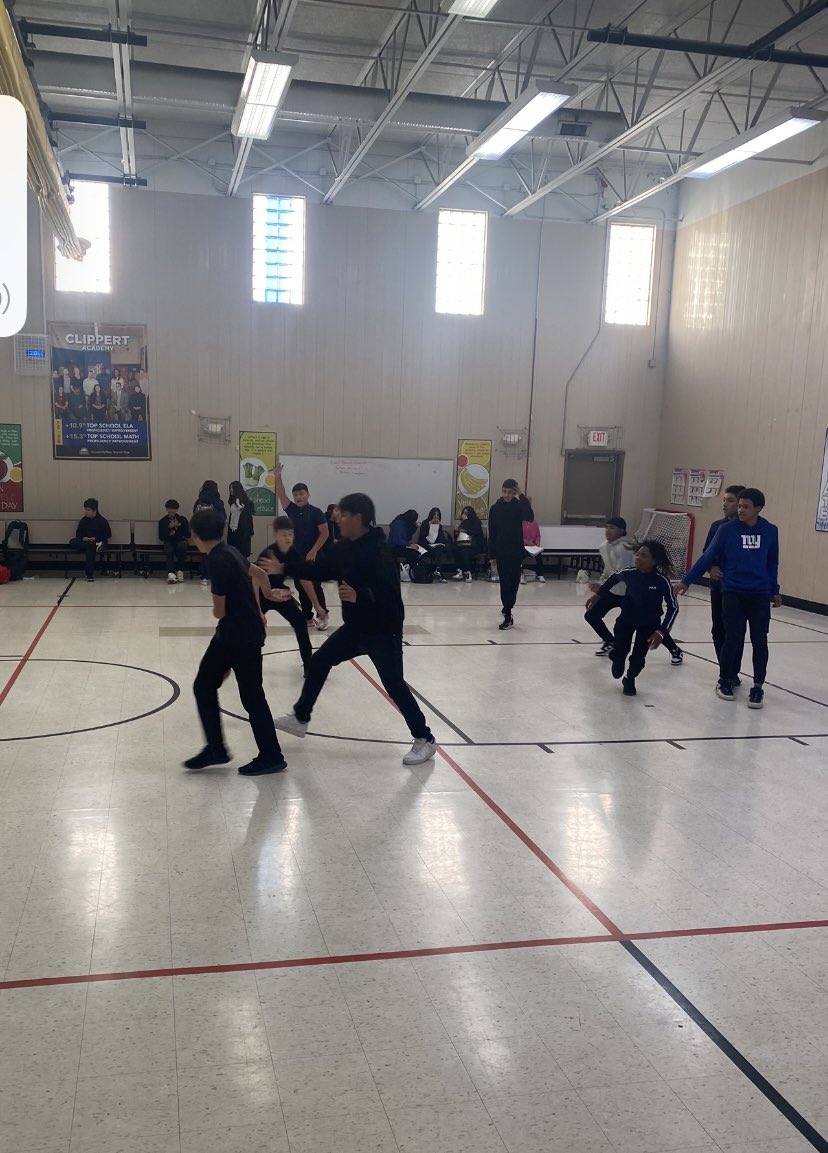 ClippertAcademy's tweet photo. Clippert students getting a morning workout! They enjoy their morning each day before first hour. Thank you to Teacher Hejka for supporting our students! 💙 @Detroitk12 https://t.co/nMoxzwjmGk