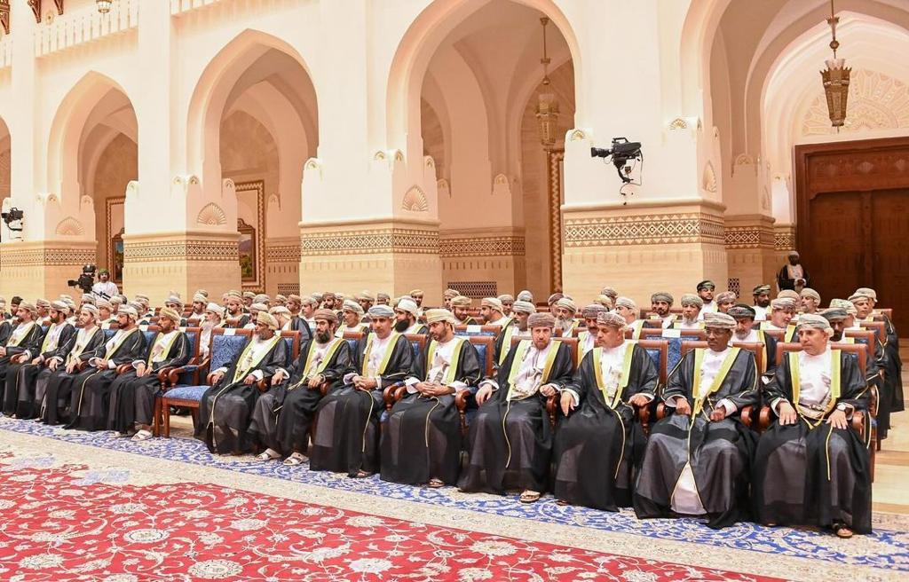 "ونشید بنضج تجربة المجلس وتكاملها مع أجهزة الدولة المختلفة تعزيزاً لفاعلية العمل الوطني والذي نحرص على أن يحظى بالمزيد من الاهتمام والدعم" 

جلالة السلطان #هيثم_بن_طارق- حفظه الله ورعاه
#افتتاح_دور_الانعقاد_السّنوي الدورة الثامنة لمجلس عمان