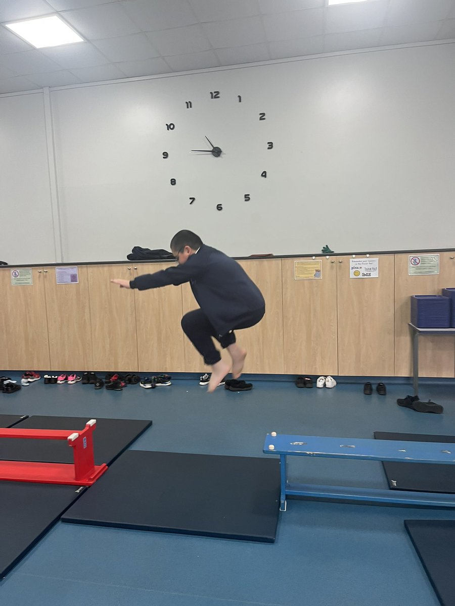 Some lovely balancing skills and controlled jumps in Y4 today.  They loved using the apparatus! 💪🏼🤸🏻‍♀️
