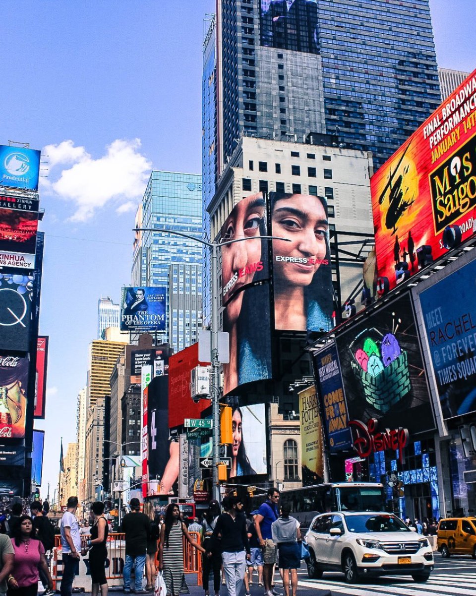 civitatis_fr's tweet photo. En vous rendant à New York 🍎, vous comprendrez pourquoi on la surnomme "la ville qui ne dort jamais"... 🕺🌃 Un passage obligé de nuit est sans aucun doute Broadway 🎵Et vous savez quoi ? Vous pouvez réserver vos billets sur 👉 https://t.co/slxBrSiuLS bien sûr ! 🤩 https://t.co/5lsnZxpGKq