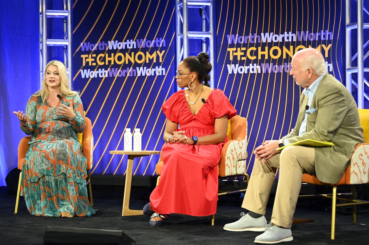 techonomy's tweet image. @KPMG&apos;s Charisse Dean and @Microsoft&apos;s Katharine Kennnedy joined Jim McCann on the #Techonomy23 stage to discuss the use of AI for social good, transparency around AI and the landmark agreement between the two companies that puts AI at the forefront of professional services.