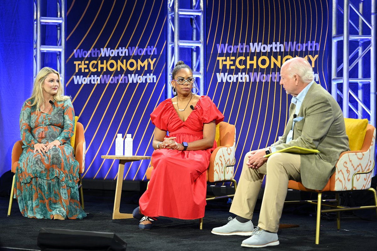 techonomy's tweet image. @KPMG&apos;s Charisse Dean and @Microsoft&apos;s Katharine Kennnedy joined Jim McCann on the #Techonomy23 stage to discuss the use of AI for social good, transparency around AI and the landmark agreement between the two companies that puts AI at the forefront of professional services.