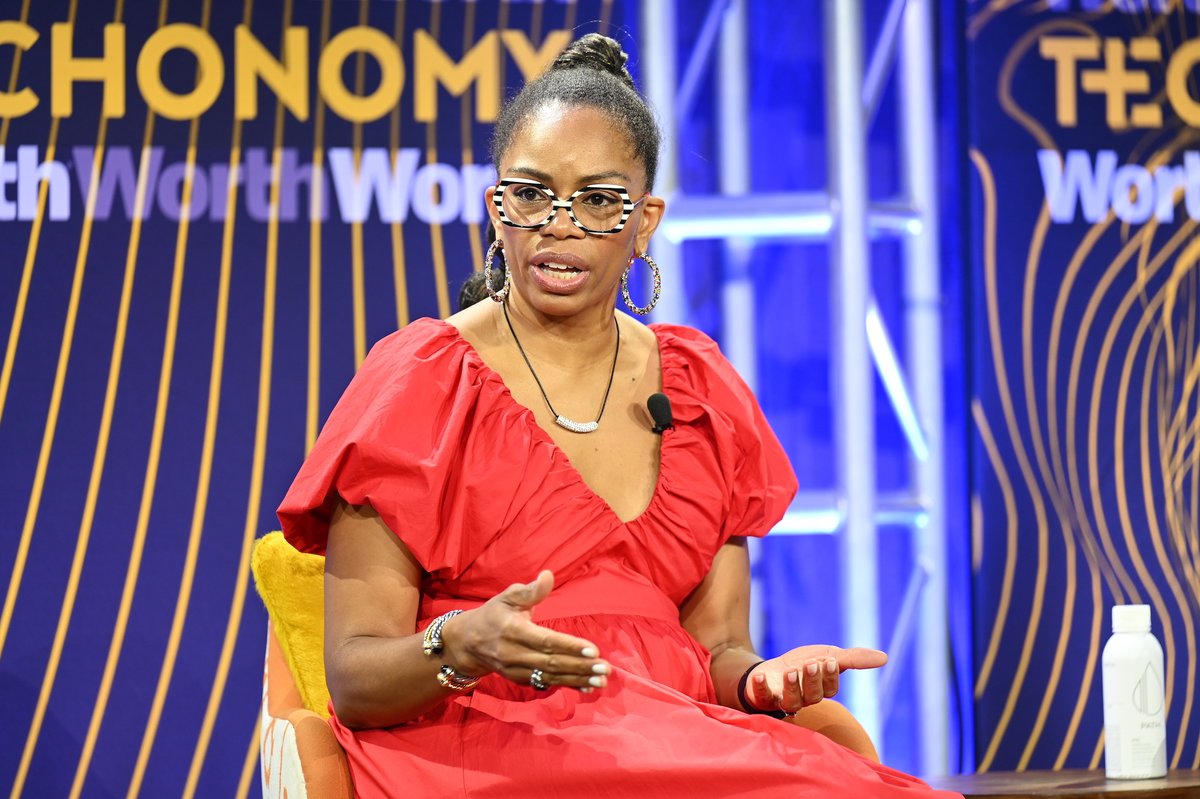 techonomy's tweet image. @KPMG&apos;s Charisse Dean and @Microsoft&apos;s Katharine Kennnedy joined Jim McCann on the #Techonomy23 stage to discuss the use of AI for social good, transparency around AI and the landmark agreement between the two companies that puts AI at the forefront of professional services.