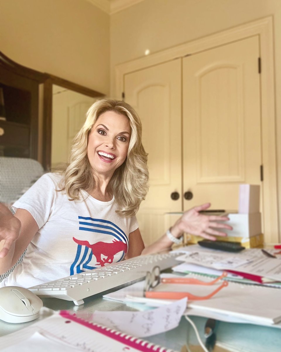 Time to tackle the desk chaos! ✨🧹 Time for some serious clean-up action! 💪📚 

 #DeskDisaster #CleanItUp #OrganizeAndConquer #DeskGoals #TidyWorkspace #NoMoreClutter #christinegoodwin #christinefriedelgoodwin  #FreshStart
