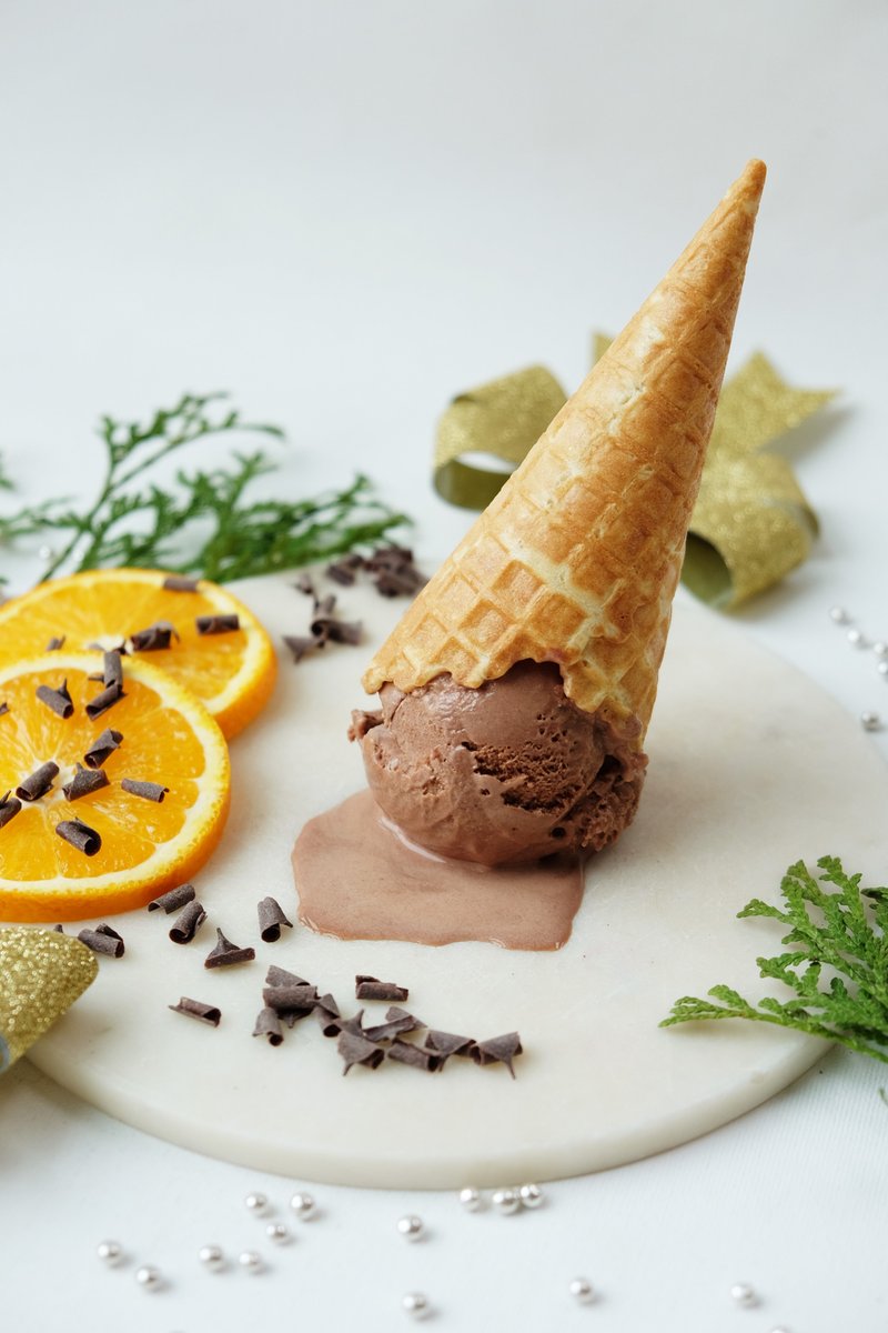 Chocolate Orange plant-based ice cream is here for the holidays. 🎄✨ Inspired by Terry's Chocolate Orange this flavour features rich chocolate &amp; zesty orange.  Leave a 🍊 or 🍫, if you love this classic combo.

#holidayflavours #fourallicecream #holidaydessert #christmasf