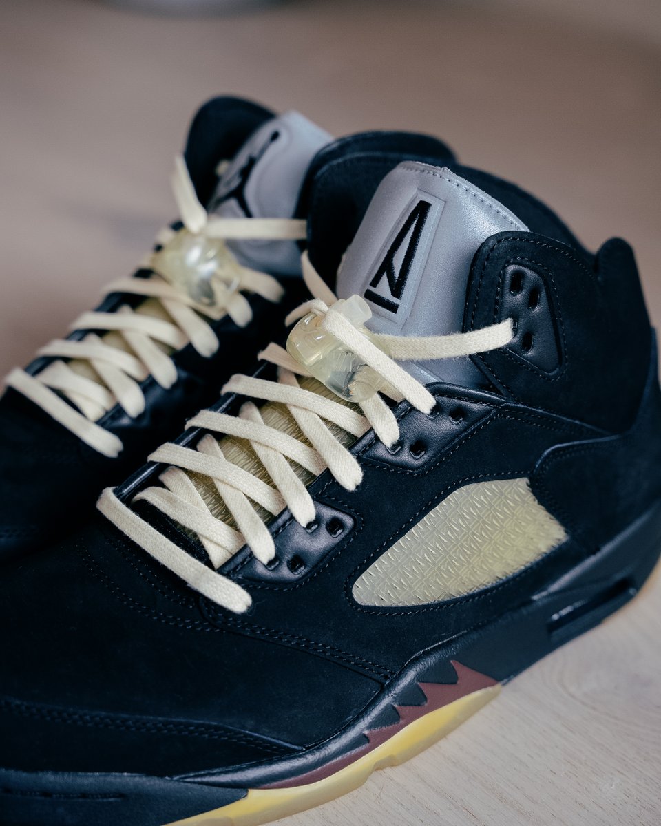 ModernNotoriety's tweet photo. A Ma Maniére x Air Jordan 5 "Dusk" 🌙

🗓️ Friday, 11/24 https://t.co/pivioeujcn
