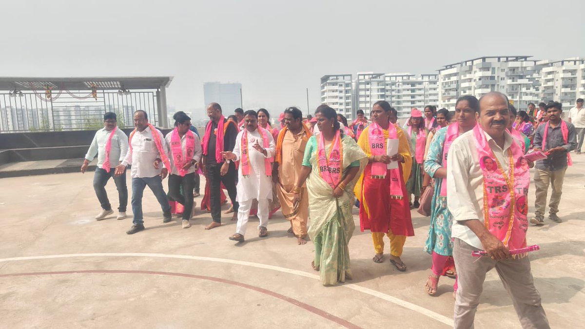 Surekha82486923's tweet photo. Today pracharam in #manikondamunicipality #VoteForCar #Voteforbrs #prakashgoud #mlaelections #prakashgoudoncesagain @PrakashGoudBRS @BRSparty @KTRBRS @DrRanjithReddy @RaoKavitha @maheshg98765432 https://t.co/p55HjDg0hd