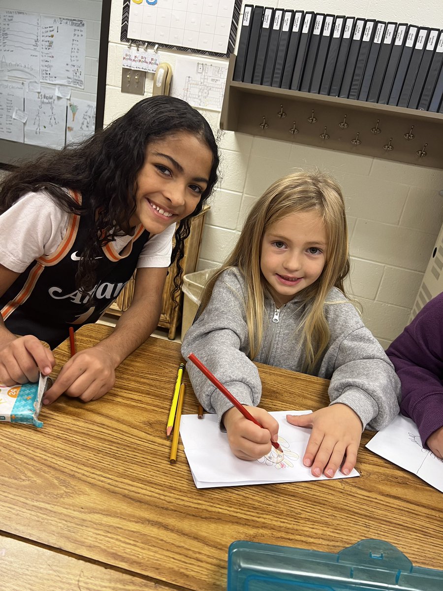 Started our day with our kinder castle buddies for some turkey drawing fun! 🤎🧡💛 #sixcastlesonekingdom #gotulira @KnoxESKnights @knox_mcintosh @tammieanderson @kschmitt1