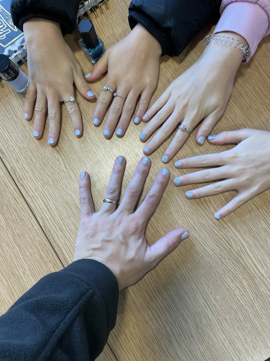 albearabull's tweet photo. My college students have been helping me promote awareness of #WorldDiabetesDay #NailingDiabetes by painting their nails blue with me
#JDRF
@JDRFUK @DiabetesUK https://t.co/Uo2abdqLga