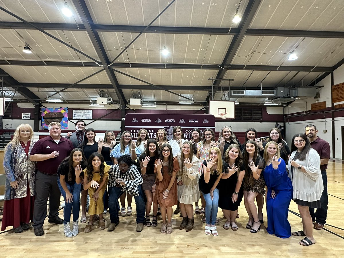 Congratulations 🎉 to our coaches and players last night. This moment was a long time in the making. 🥎🤍💍🏆<a href="/averyprine5/">Avery Prine</a> <a href="/m_rayni/">Rayni M. Rivers</a> <a href="/SummerBrumley_4/">Summer Brumley</a>