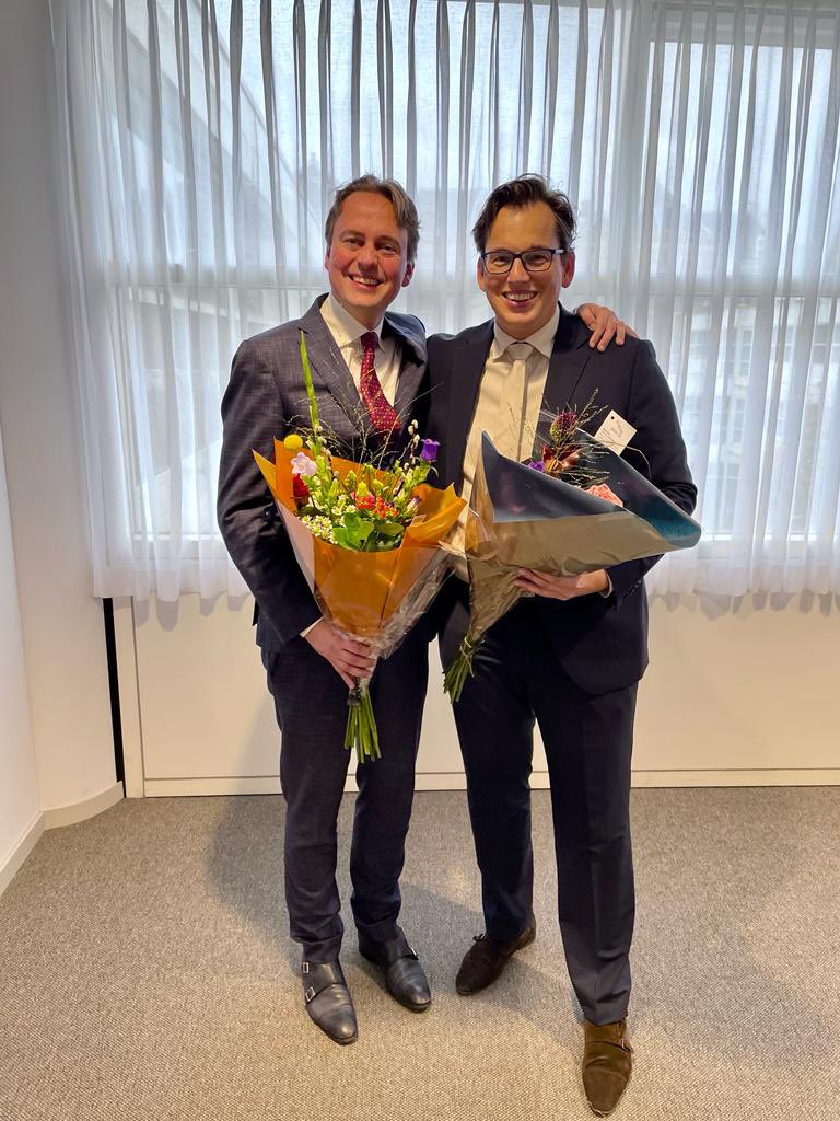 Het was een stevig politiek debat in Tweede en Eerste Kamer, maar ons initiatiefwetsvoorstel is zojuist aangenomen! 🎉
Het vaste contract wordt weer de norm voor huurders. 
Veel dank aan kameraad <a href="/Pieter_Grinwis/">Pieter Grinwis</a> voor de uitstekende en intensieve samenwerking.