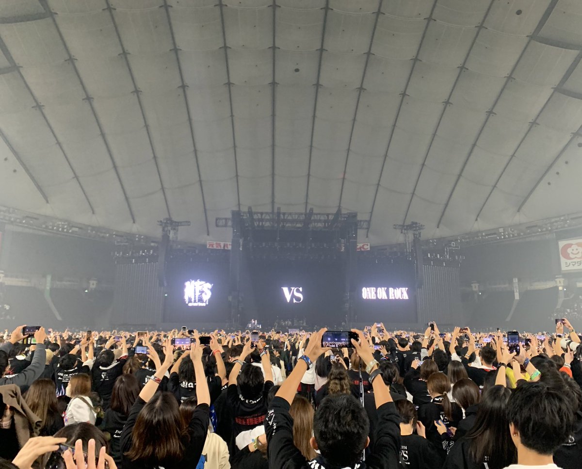 finalblood777's tweet photo. 「VS」東京ドーム-TOKYO DOME-

マイファスとワンオク、、、
ともに素晴らしいバンドです👏
史上最強の兄弟喧嘩、、、ここに決着👊
森内兄弟のNobody's Home泣きまくった🥲
今まで生きてて良かった😭
サイッコーに楽しかった！
人生最大級のライブでした👌
#ONEOKRROCK
#MYFIRSTSTORY 
#VS東京ドーム https://t.co/NcIh1y32Dd