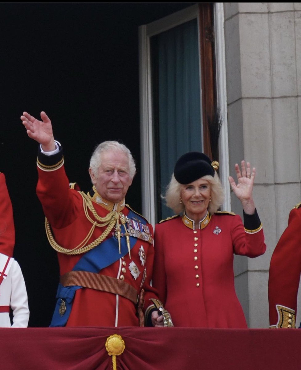 CourtierRoyal's tweet photo. 🇬🇧God save our gracious King!
Long live our noble King!
God save the King!
Send him victorious,
Happy and glorious,
Long to reign over us,
God save the King! 👑
#KingCharles75 #KingCharlesAt75 #HM75 https://t.co/hl3ad3sxVC