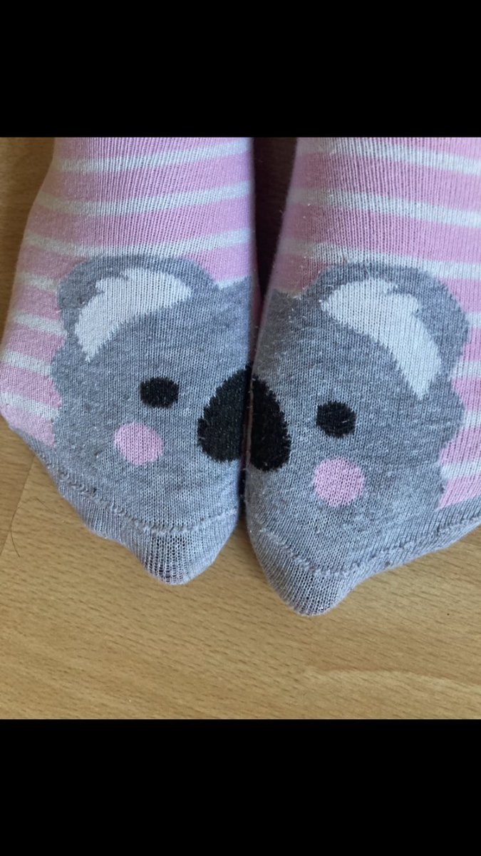 ayaklarımı hep bitişik tutuyorum ki koalam yarım kalmasın 🥹