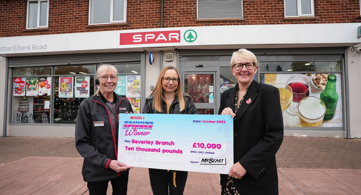 SPARintheUK's tweet photo. SPAR presents MrBeast Feastables campaign winners with grand prizes!
More here: https://t.co/x6Eqwayiuh
#SpinnerWinner #MrBeast #Feastables #ThereForYou https://t.co/eJGc3ZFEZj