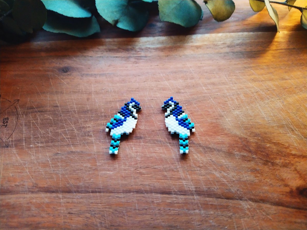 There is something about winter that makes me fall more in love with birds. We also have them on out christmas tree every year. And ofc I gotta make some bird with my beads too ❤️🪺

#birds #beads #handmade #Miyuki