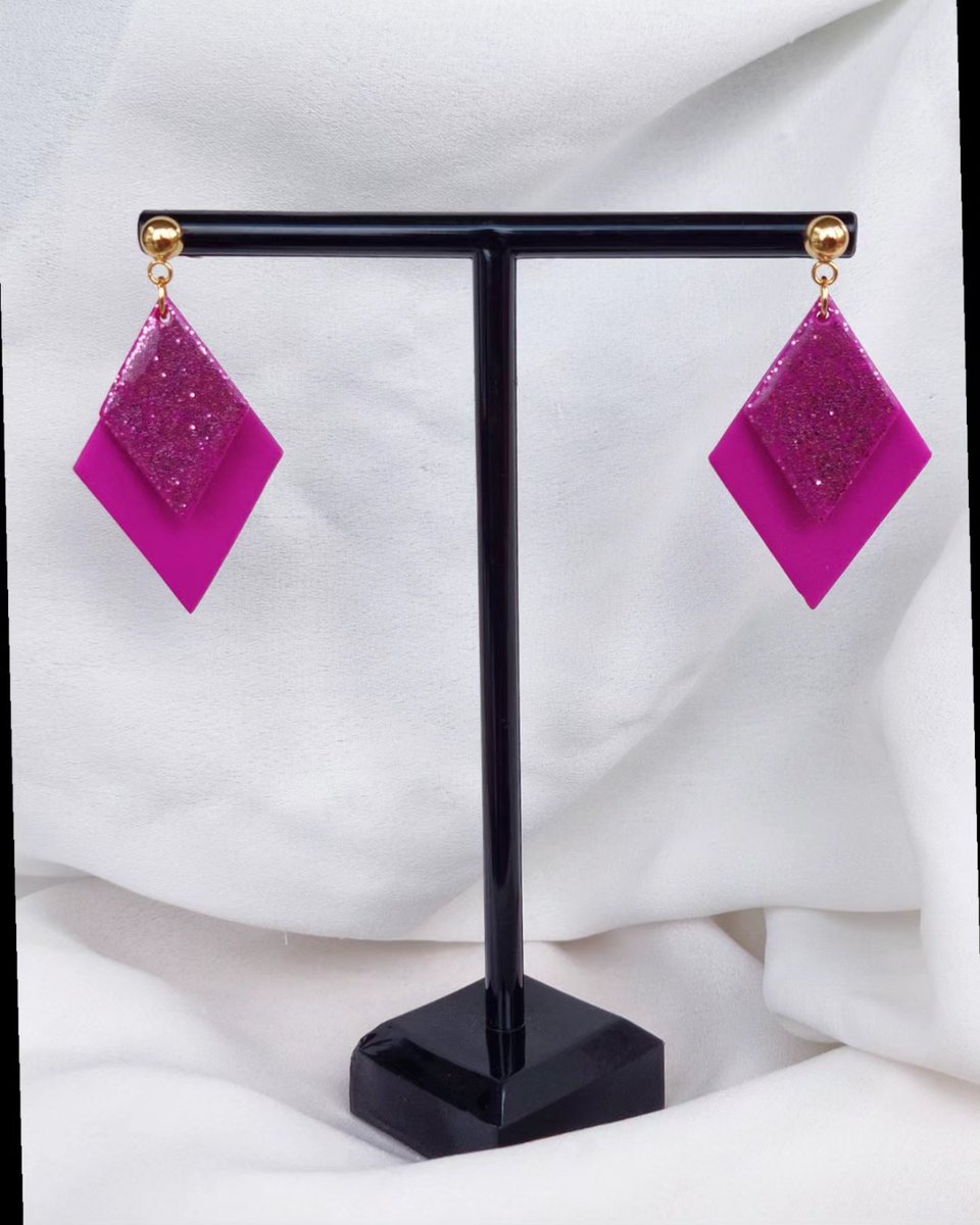 Sinéad Pink Dangles ✨️ 

Available on duilireland.ie as part of the ' Geal Collection '

Or follow the link below:

duilireland.myshopify.com/products/duil-…

#irishjewellery #irishfashion
#irishdesign #irishcraft  #dúil #dúiljewellery  #lovemadelocal #madelocal #irishgifts #buyirish