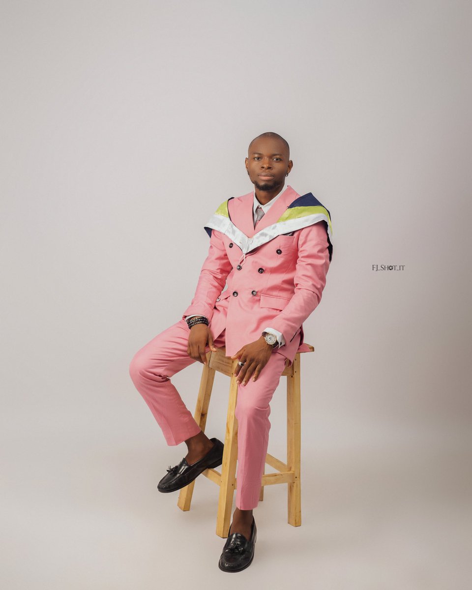 mideclothiers's tweet photo. Suit made by Mideclothiers for @Mayor_boxy 

#UniversityofIbadan #Convocation2023 https://t.co/a7TKelqrCT