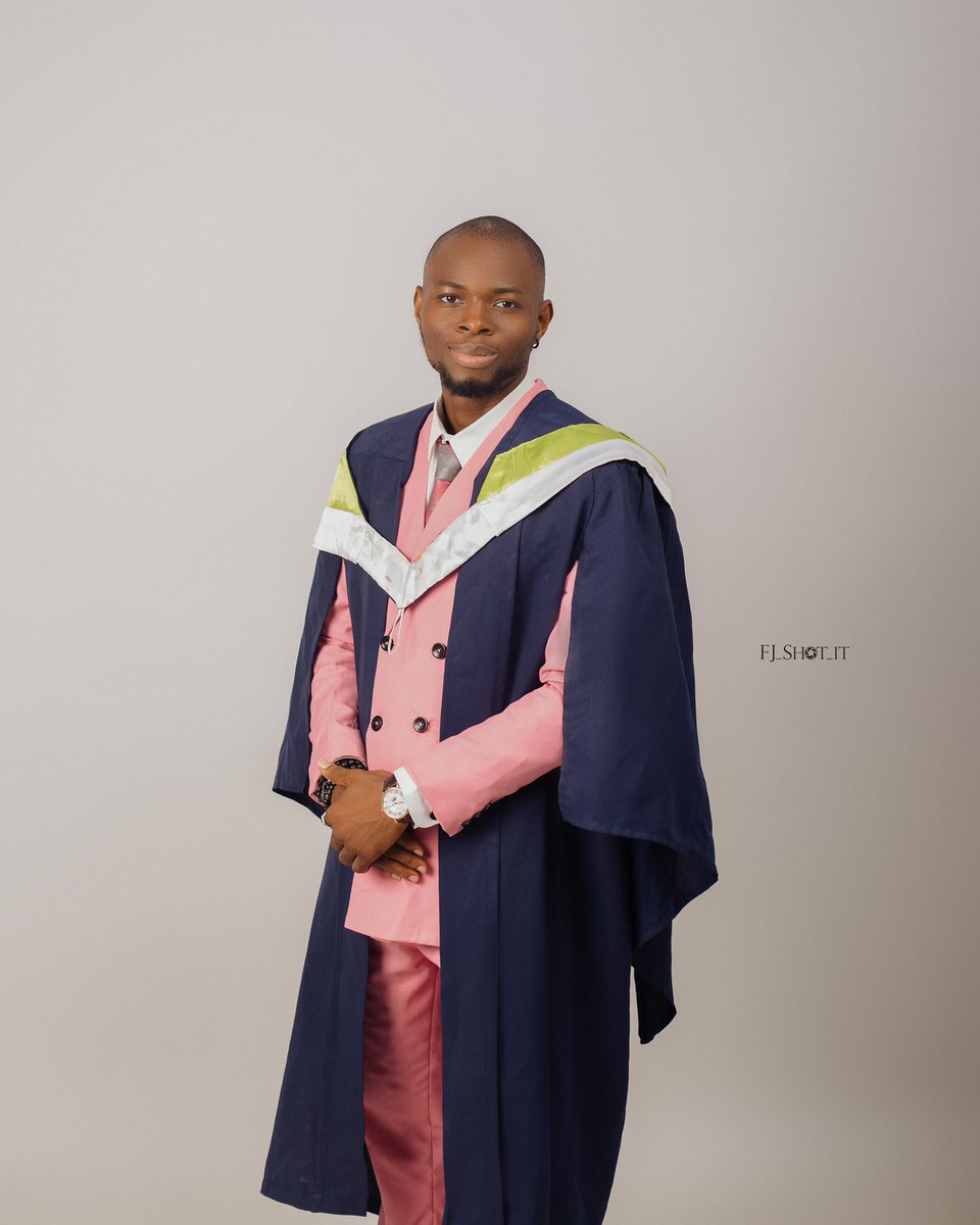 mideclothiers's tweet photo. Suit made by Mideclothiers for @Mayor_boxy 

#UniversityofIbadan #Convocation2023 https://t.co/a7TKelqrCT