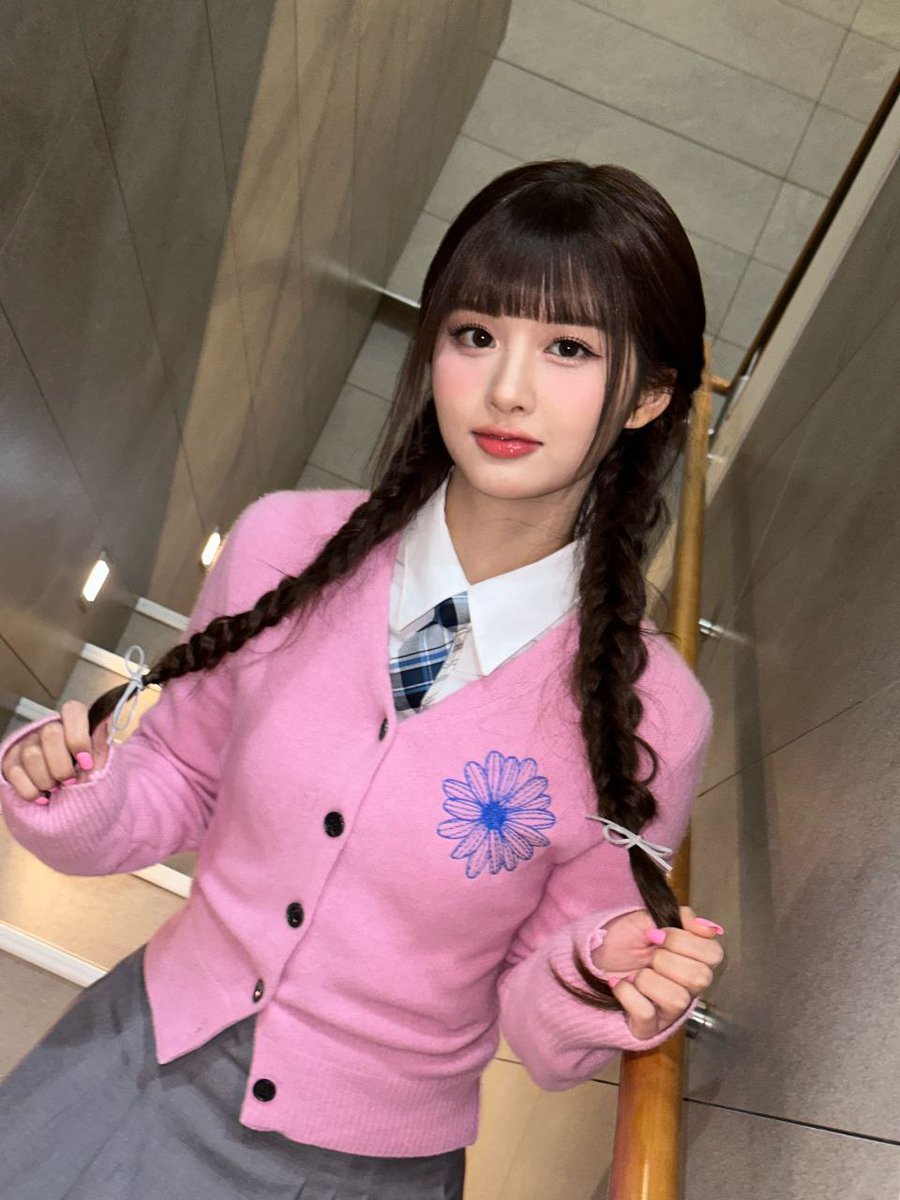 Sullyoon_Stan's tweet photo. i have no words for how cute she is https://t.co/b0fwpPDWlr