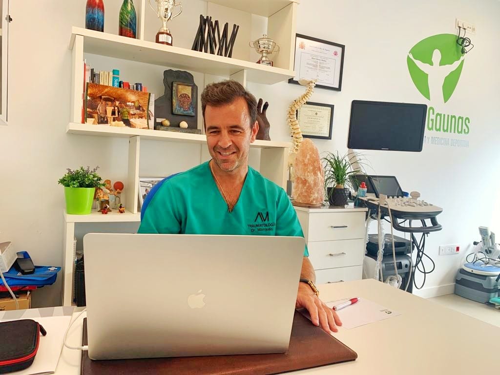 "Ayer pasó consulta nuestro traumatólogo <a href="/drmarquesrapela/">Dr Alberto Marqués</a> uno de los mejores cirujanos de España, gracias a sus más de 17 años de experiencia en cirugía endoscópica de columna. Su compromiso con la formación e innovación le permiten realizar cirugías antes impensables.
¡Un lujo!"