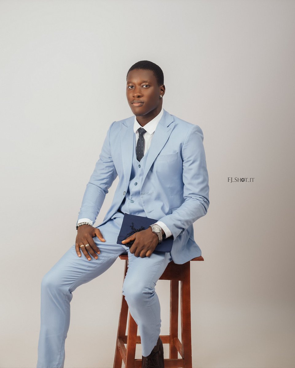 mideclothiers's tweet photo. Suit made by Mideclothiers for @victor_abass 

#UniversityofIbadan #convocation2023 https://t.co/l14a6oDTQv