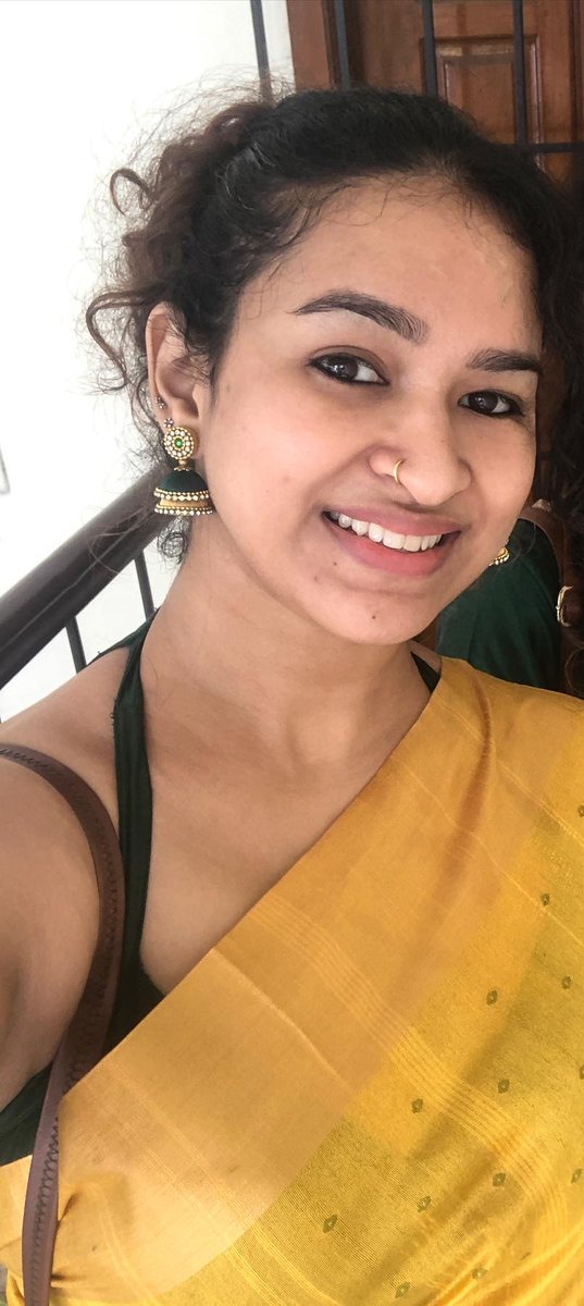 InstaHottiess's tweet photo. Patha vachi pogaya vitta power kickuu 🥵🥵🤤🤤
Meesha Mommy that sleeveless bouse temptations 🥵 https://t.co/2qfD6NOUUl