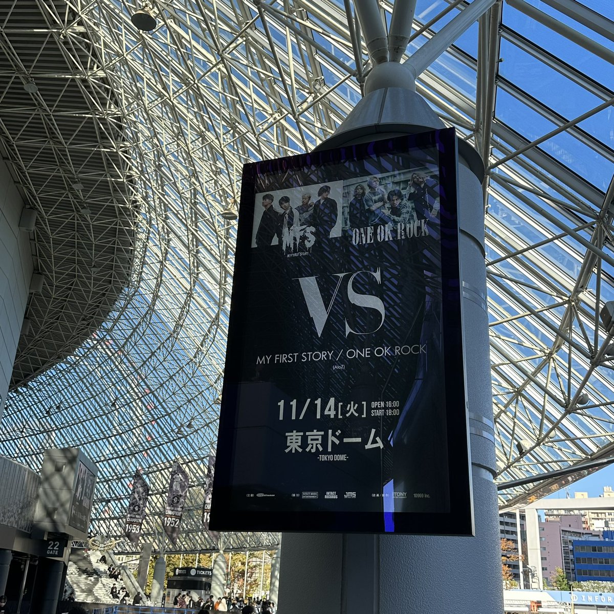 _rock_99's tweet photo. 2023/11/14 💍
2人史上最高の日になりました。

自分の誕生日よりも忘れられない
大切な日ができたこと本当に嬉しく思います。

こんな大切な日に
Wherever you are聴けて幸せだよ😭✨

ワンオク！マイファス！本当にだいすき！

#MYFIRSTSTORY
#VS
#ONEOKROCK https://t.co/YLmnxVNI9e
