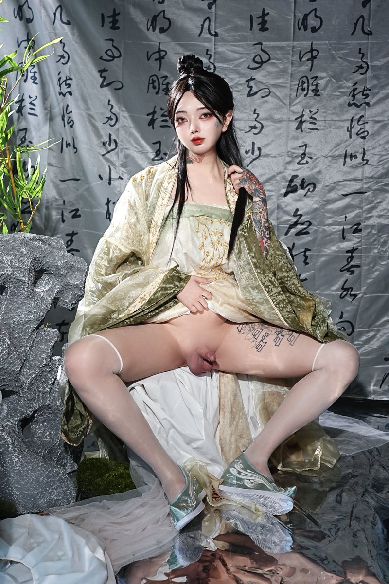 “这是何物？不过是排泄的器具罢了♡
大胆淫贼！也不嫌那里脏！不要...不要去含...♡
居然...如此令人愉悦...一定是你这个淫徒对我下咒了！可否...再来一次♡♡♡” https://t.co/uLNJtakvdm
