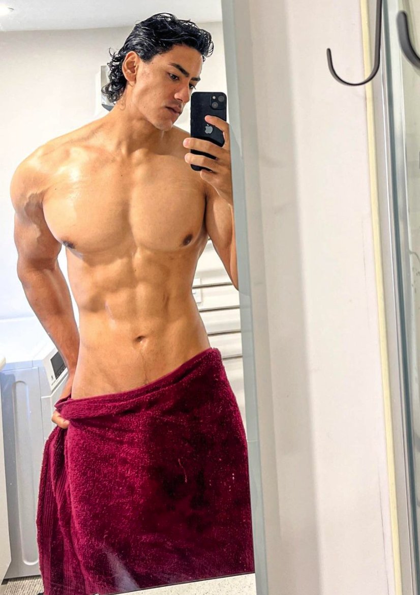 Malechritude's tweet photo. Instagram's https://t.co/dSutb96vj7 for #TowelTuesday. https://t.co/ZVnsb5uUxZ