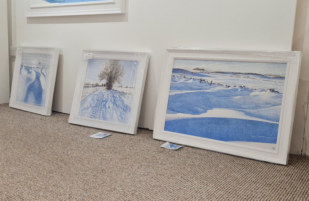 The three latest snow paintings have been dropped off this morning for the exhibition 'Towards Winter' on until #DECEMBER.

#towardswinter #winter #snowart #snow #drifted #peakdistrict #DERBYSHIRE #derbyshireartist #derbyshireart