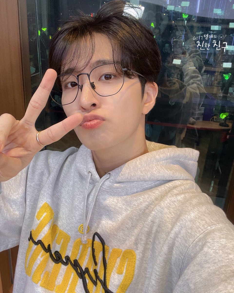 mbcbf_ever's tweet photo. 🦦친친🦦

오늘도 사랑스럽고 잘생긴 달디에게도 땡큐베리마취!!!
달디도 쏠메도 다들 최고라는 거 잊지말기 🫶🫶✨

#MBC #RADIO #GOT7영재의친한친구 #친한친구 #친친 #달친친 #달디 #GOT7 #갓세븐 #영재 #YOUNGJAE https://t.co/I2ov8PaCYF