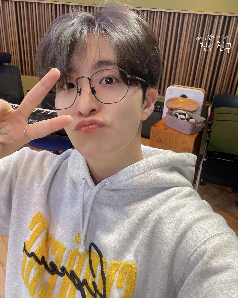 mbcbf_ever's tweet photo. 🦦친친🦦

오늘도 사랑스럽고 잘생긴 달디에게도 땡큐베리마취!!!
달디도 쏠메도 다들 최고라는 거 잊지말기 🫶🫶✨

#MBC #RADIO #GOT7영재의친한친구 #친한친구 #친친 #달친친 #달디 #GOT7 #갓세븐 #영재 #YOUNGJAE https://t.co/I2ov8PaCYF
