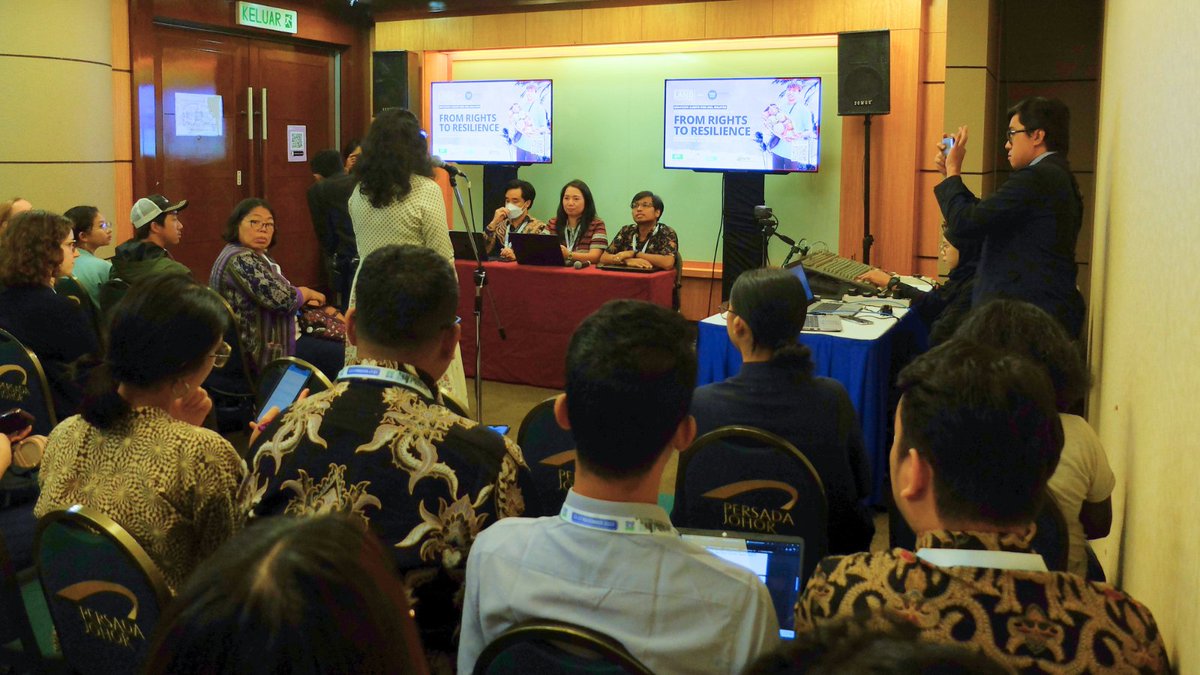 On Day 2 at #APClimateWeek, youth delegates from across APAC led & engaged in youth affiliated & side events to share their voices on:
💚Innovative solutions to climate adaptation & mitigation
💚Intergenerational dialogue
💚Climate-resilient food system
💚Youth stocktake