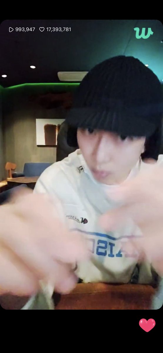 jmspixie's tweet image. HES SO CUTE NOOO