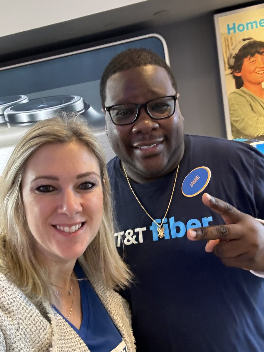 👀 who I met in the Mid-Atlantic market…@Jtime_mobile85 ! 1 of our first Fiber Expert stores with now 50% Fiber Experts and 2 Masters! And GROWING! Excited to watch this store continue to crush it in Fiber! @404girl @MASMakeItMatter @theeastregion