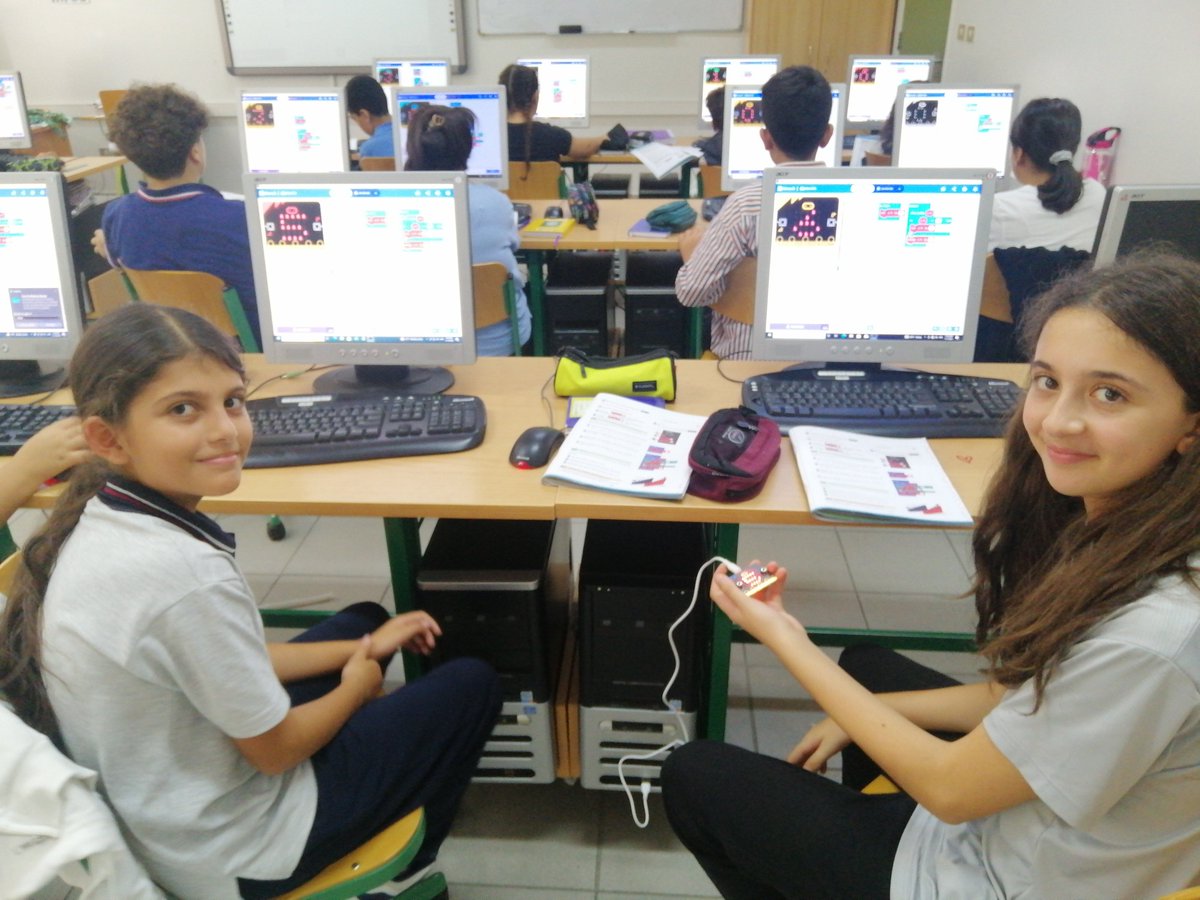 NassarSimone's tweet image. #technologie #classede6eme #microprocessor #makecode @Hhhsinfo @DidiSaleh10