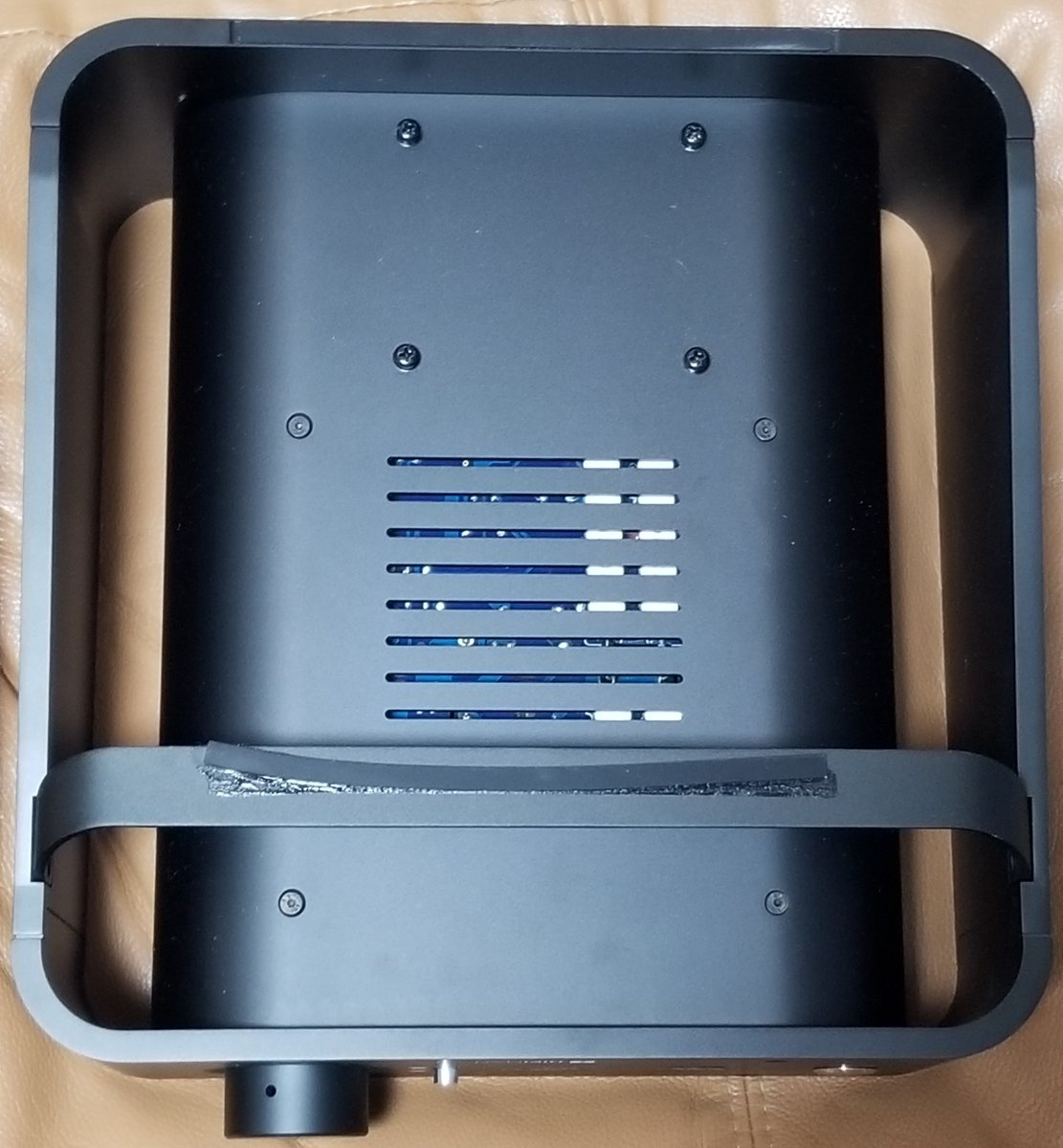 HUQDOG's tweet image. そういえばこの子は写真すら挙げてなかった
穏募売ります
HIFIMAN Jade Ⅱ Amplifier 送料着払い4万円。愛知発送
傷は写真の通り。静電ヘッドホンを駆動する機能は問題ナシ。
STAXアンプ互換の出力電圧仕様(580V)なので、一般的な静電ヘッドホンを中古で買って、アンプ共々安く仕上げたい方はどうぞ