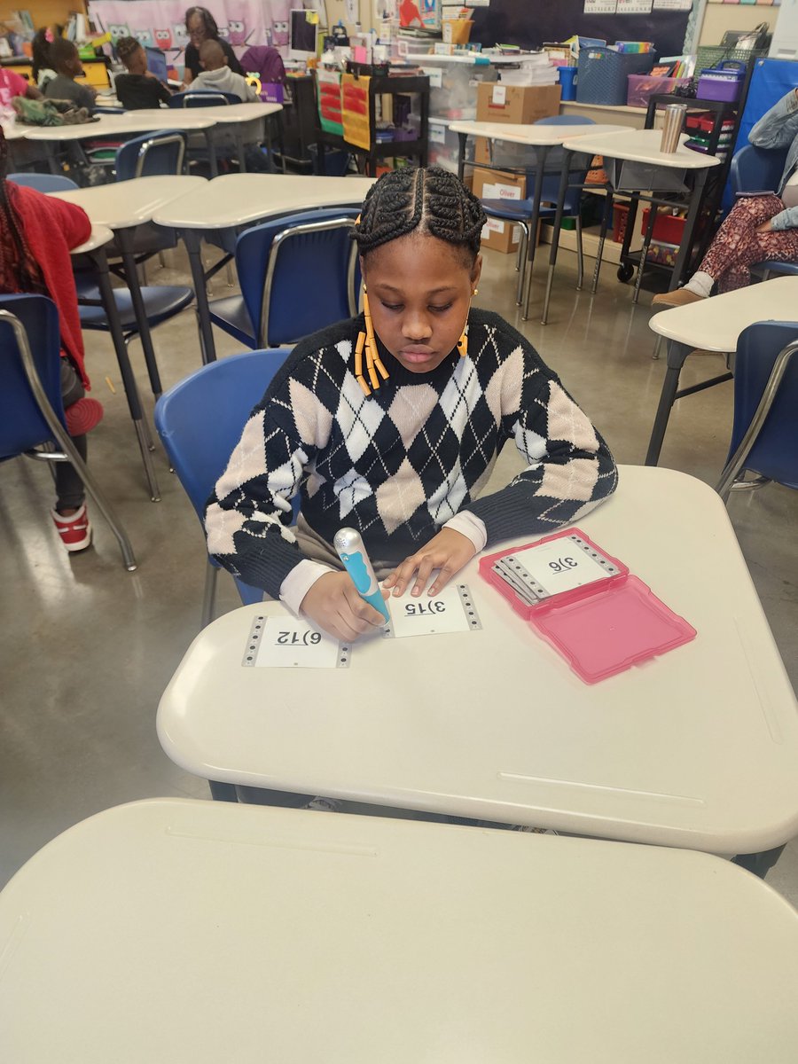 P22TamaraBurney's tweet photo. Mrs. T. Smith and her 3rd graders are rocking math stations!
#teachersmallgroup
#technologymath
#mathbymyself
#mathwithsomeone
#exceedingexpectations ππ https://t.co/18AdaXGYAh