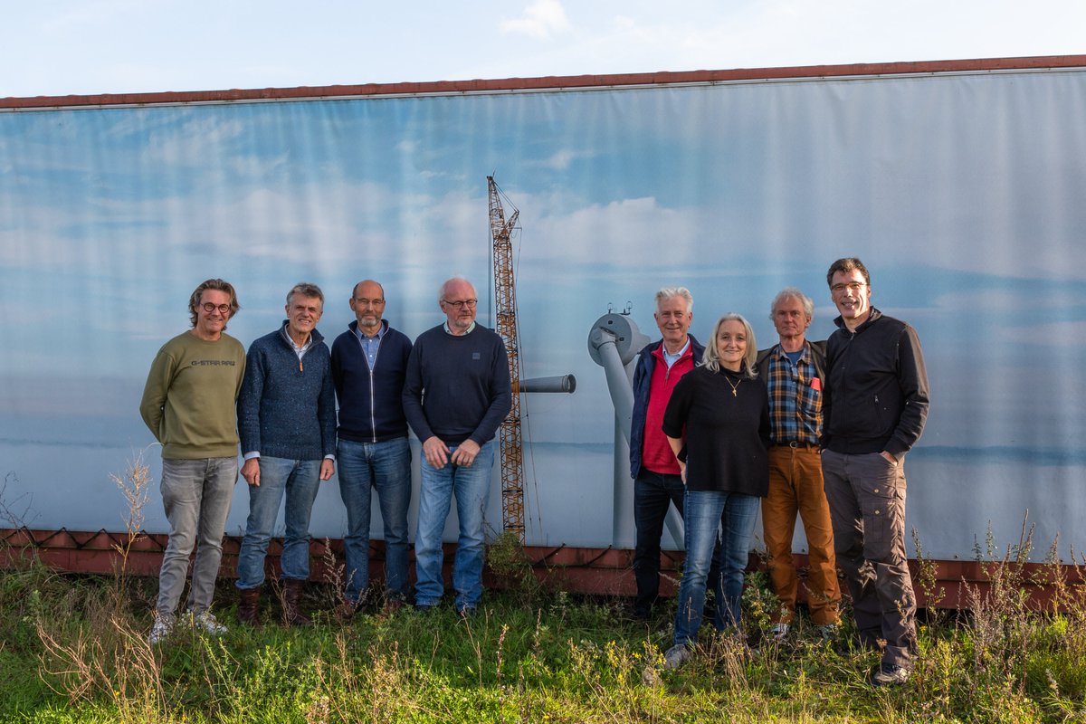 Onlangs was de laatste Open inloop bij Energiepark Koningspleij. Daar konden bezoekers zich voor de laatste keer laten voorlichten over het windpark én het zonnepark door vrijwilligers van Rijn en IJssel Energie Coöperatie. We hebben in totaal ruim 250 mensen mogen ontvangen.