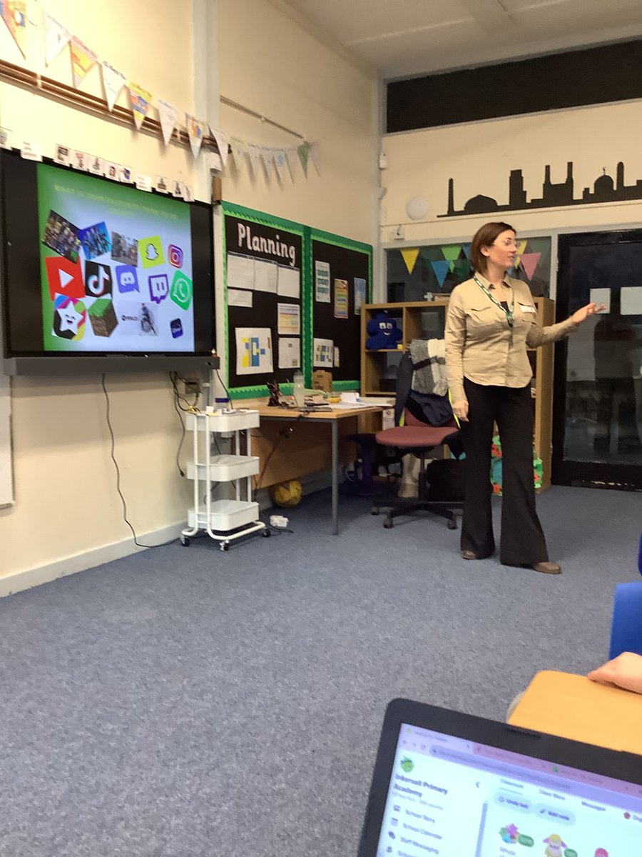 InkersallK's tweet photo. Year 4 have enjoyed an online safety workshop this morning. Anna has taught us all about how to stay safe online and how to have healthy habits on the internet📱💻🌟 https://t.co/jU17f69ZAZ