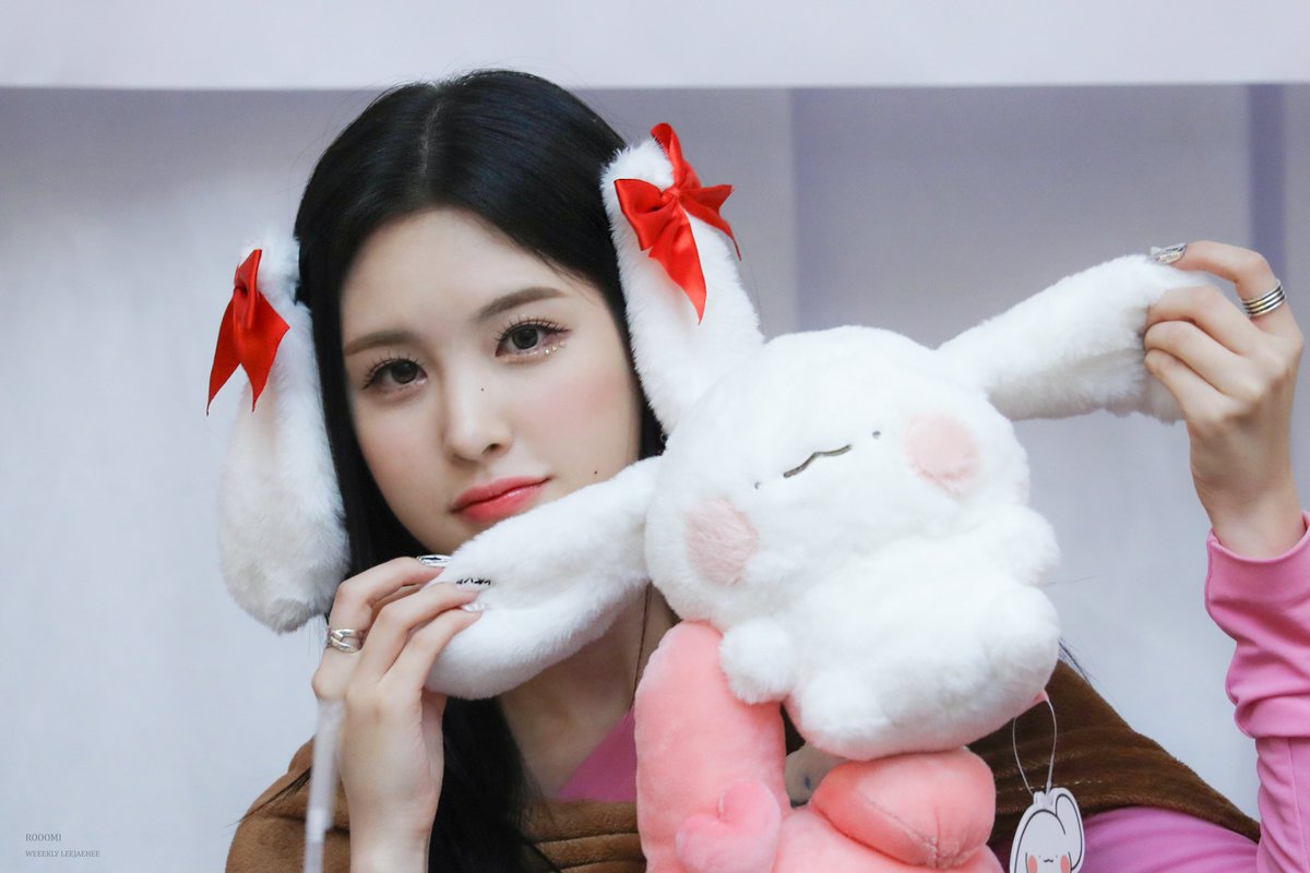 rooomi_ni's tweet photo. 231111 귀여운 재히🎀

#위클리 #Weeekly #이재희 #LeeJaehee https://t.co/B4qvrEUuj6