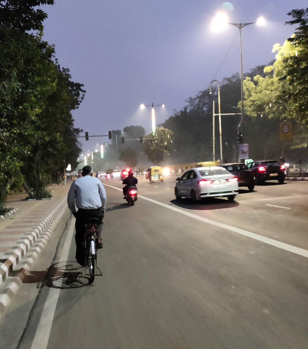 dalipsabharwal's tweet photo. The Bicycle Citizens of Delhi! 

#happycycling 
#cycletocommute #happycyclists #pedalforhealth #makecitiesliveable #righttobreathecleanair #makestreetsforall #activemobility #sustainablelifestyle #bicyclemayordelhi #FitIndia 

@OfficeOf_MM
@mansukhmandviya
@FitIndiaOff https://t.co/UUeyMyribi